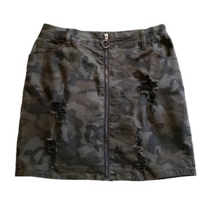 Fashion Nova Distressed Camo Mini Skirt with Full Zipper Size L